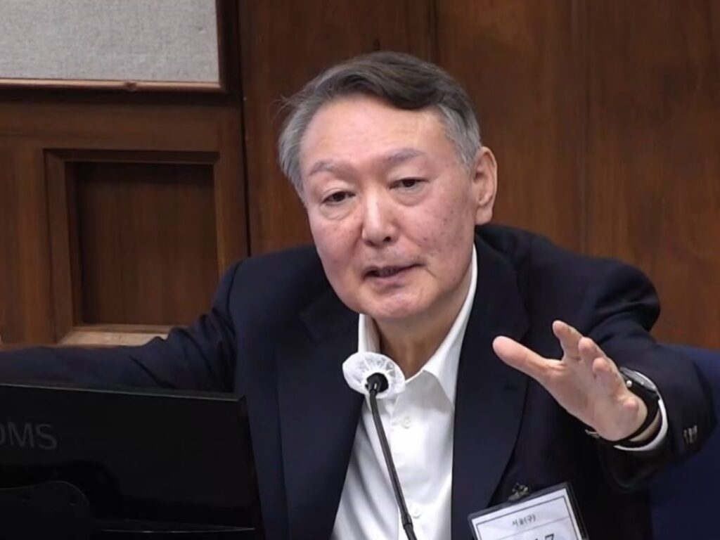 김봉식 상대로 반대심문 하는 윤석열. 2025..11.27. 서울중앙지방법원 공판 중계 유튜브 캡처
